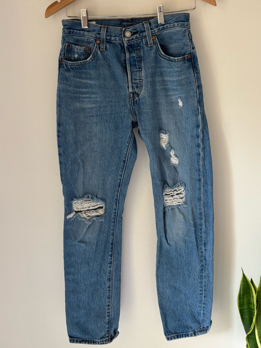 Levi’s 501 Distressed Women's Jeans - Picture 2 of 5